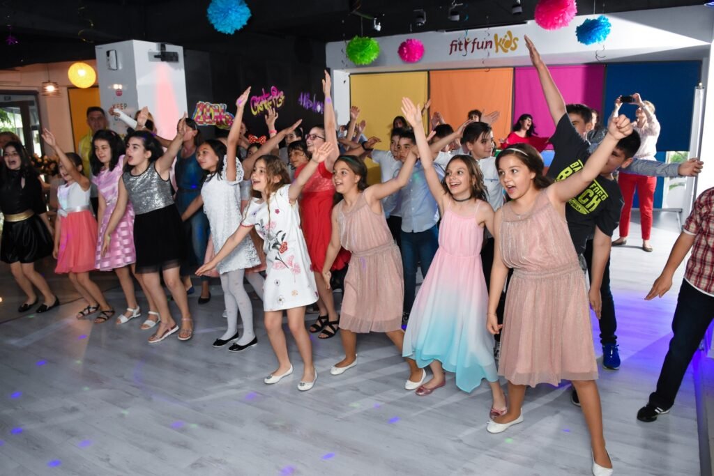 petreceri-copii-11-12-ani-1548923277368507882