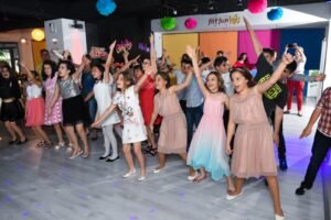 petreceri-copii-11-12-ani-1548923277368507882